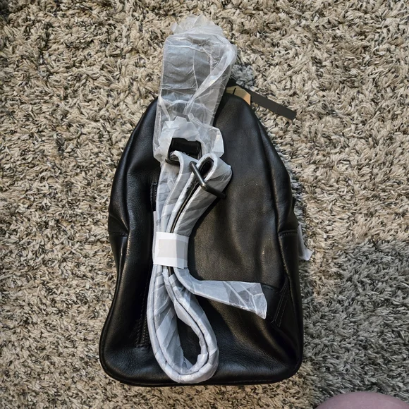 XYD Black Leather Shoulder Bag - Picture 3 of 7